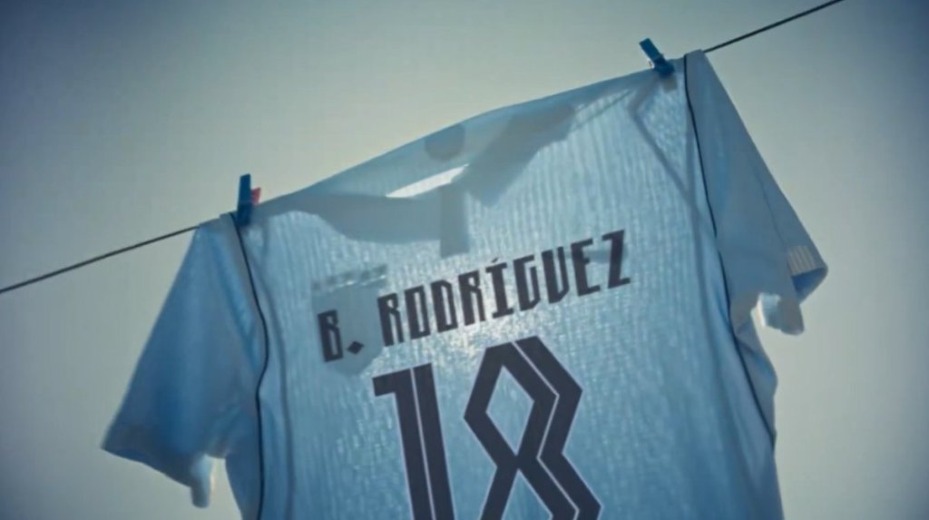 El detalle de una camiseta que despertó preguntas