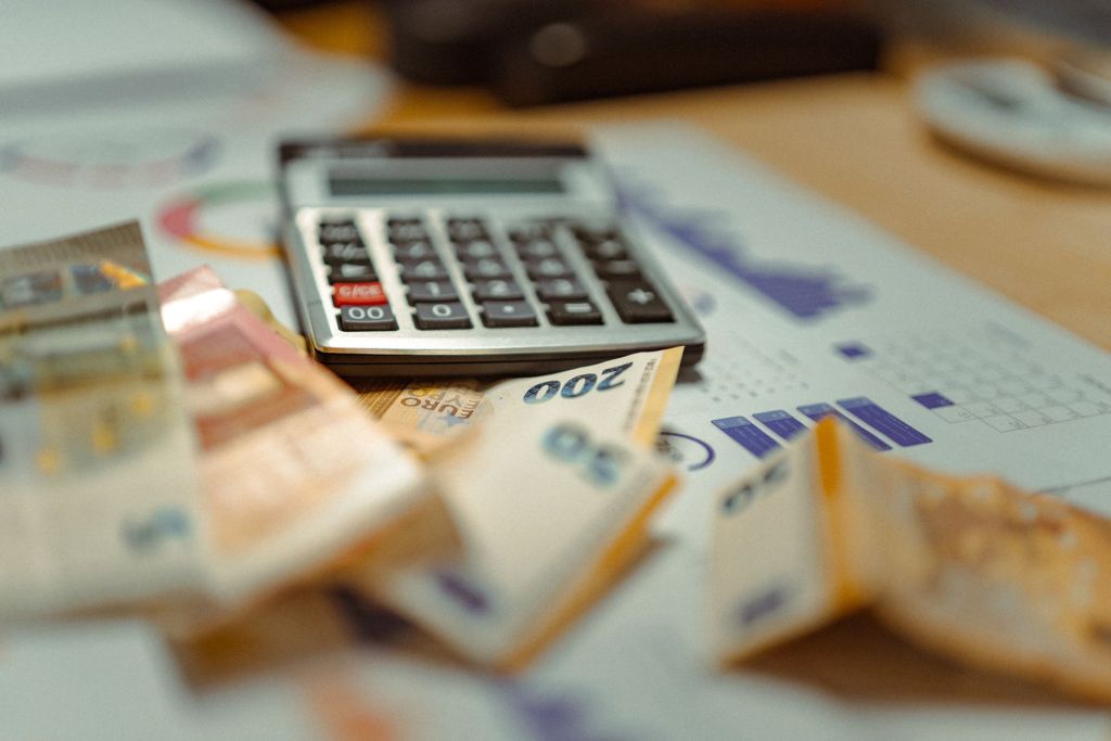 Desregulación: adiós a 58 normas que regían el comercio argentino