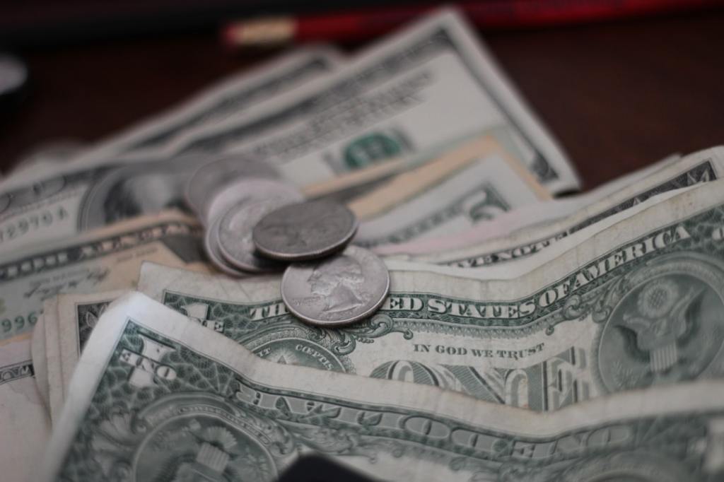 Nuevo récord anual del dólar: la divisa toca los&nbsp;$1.500